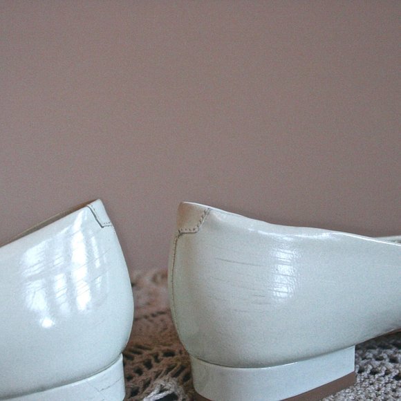 Anna Sui Creamy White Leather Pointy Toed Flats With Studded Bow Size 7 - Picture 10 of 10